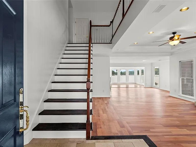 1695 Spinnaker Dr — Photo 4