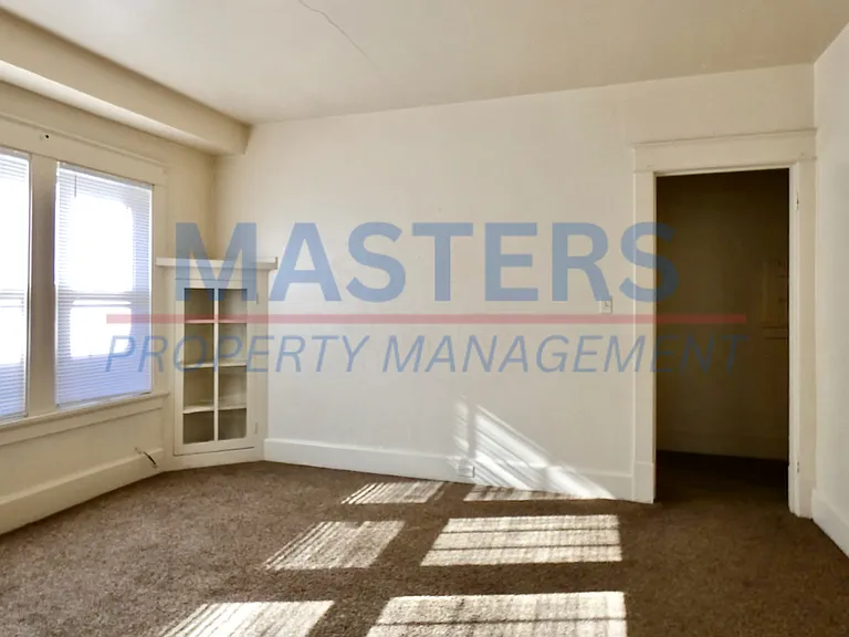 4113 N Lockwood Ave — Photo 9
