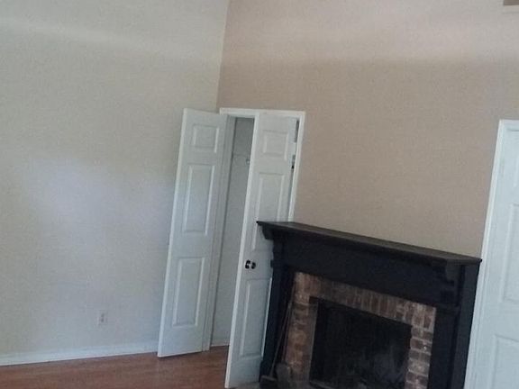 5th image of 1605 Woodhaven Dr Unit C