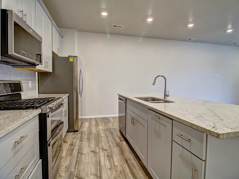 13811 Vispo Way — Photo 3