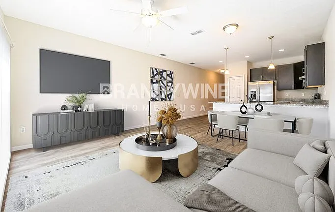 558 Kit St — Photo 8