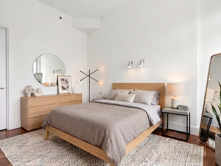 10-17 Jackson Ave #2E — Photo 3