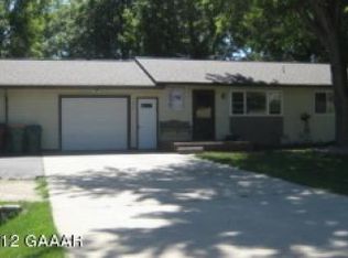 2204 Irvine Pl, Alexandria, MN 56308
