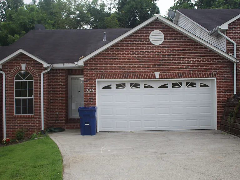 336 Creekview Ln — Photo 1