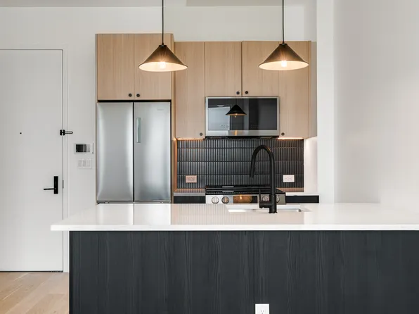 11-14 35th Avenue image 3 of 5