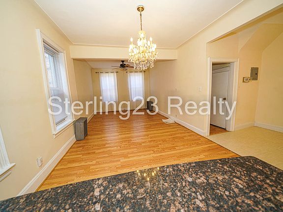 4th image of 23-48 Crescent St #1R