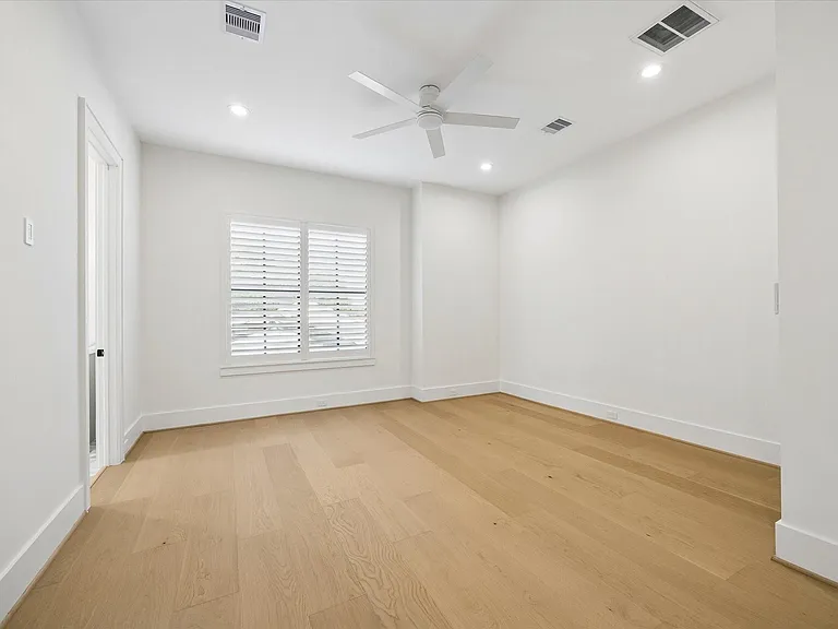 6911 Hartland Ave — Photo 21