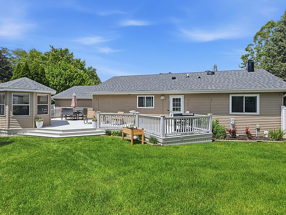 3rd image of 218 Windridge Dr