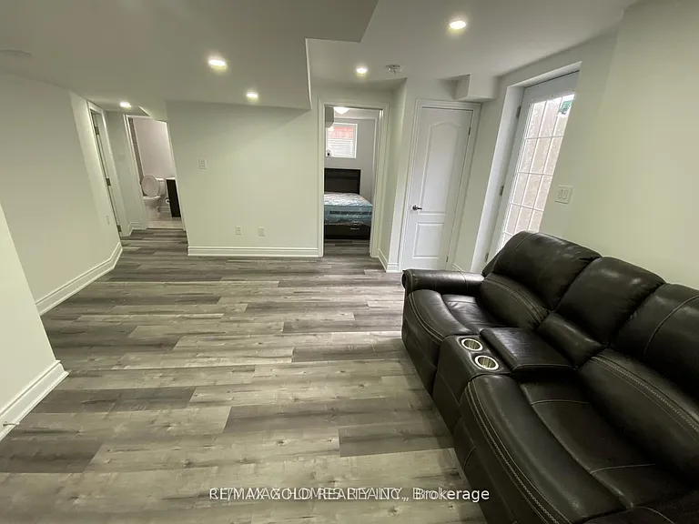 83 Commodore Dr #1 — Photo 4