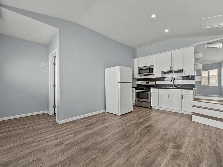 8447 Colbath Ave — Photo 6