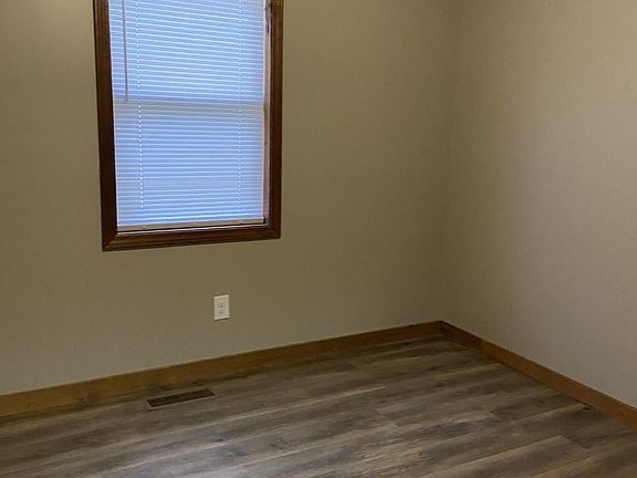 4th image of 426 Prince Ave
