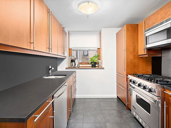 4th image of 305 2nd Ave APT 517