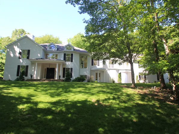 101 Brambly Hedge Cir, Fairfield, CT 06824