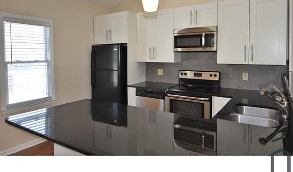 4th image of 1561 New St NE