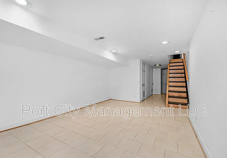341 S Macon St — Photo 17