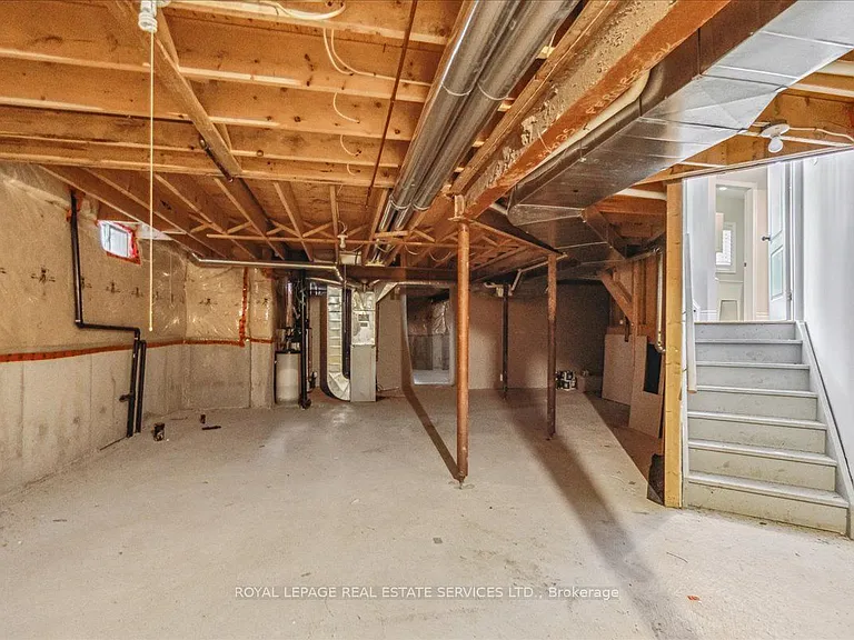 54 Stonebrook Cres — Photo 37