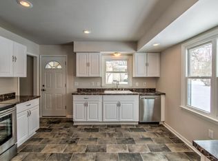5466 Oxford Dr, Greendale, WI 53129