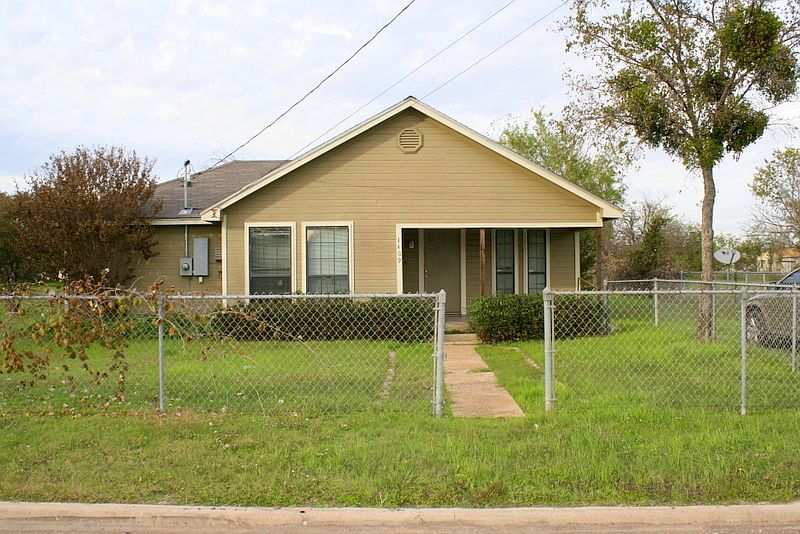 1st image of 1409 Waco St
