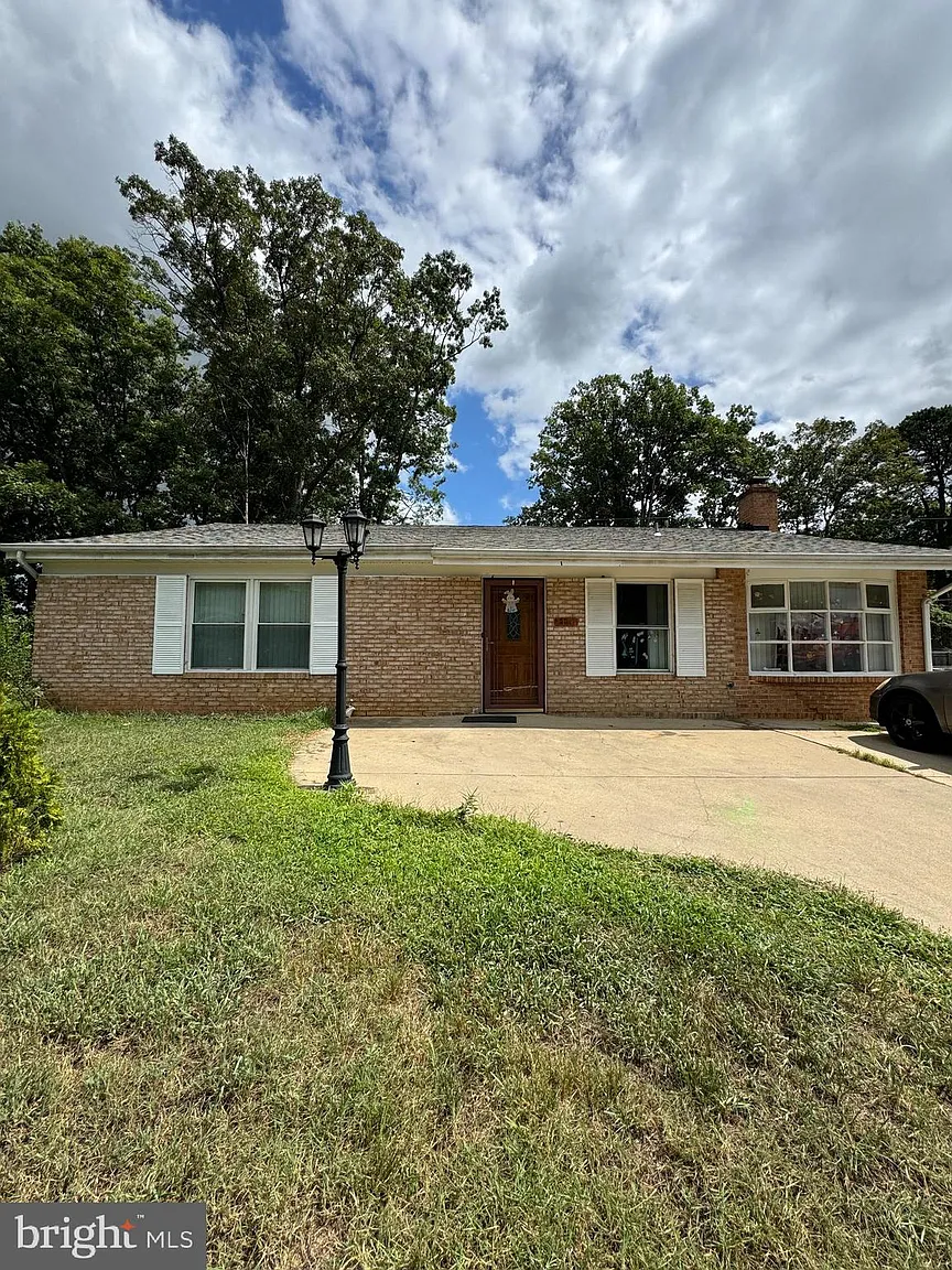 1110 Hamlin Rd photo 1