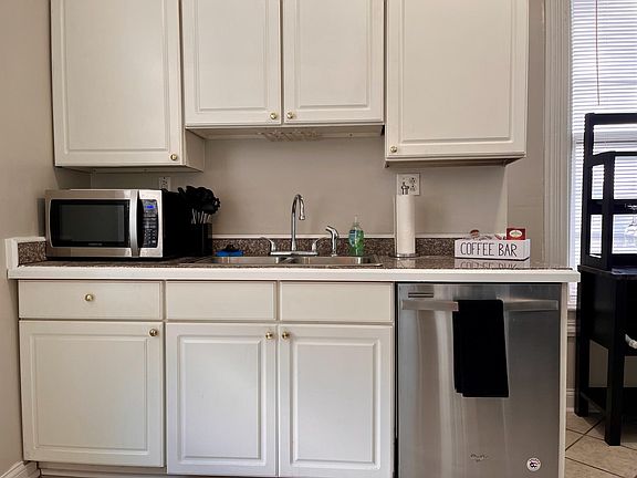 4th image of 1292 1/2 Hunter Ave
