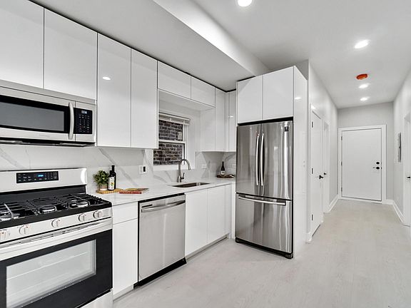2nd image of 2739 W Fullerton Ave #1