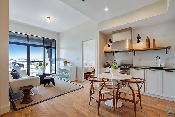 Rented by EXR | media 81