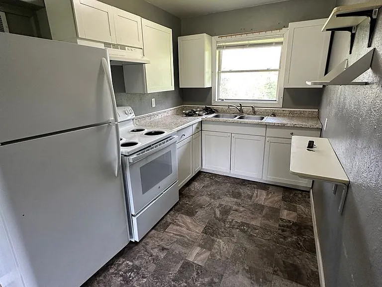 29936 & 29938 Cardinal Avenue — Photo 3