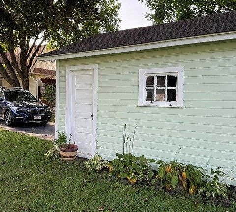 5th image of 912 Farnham St