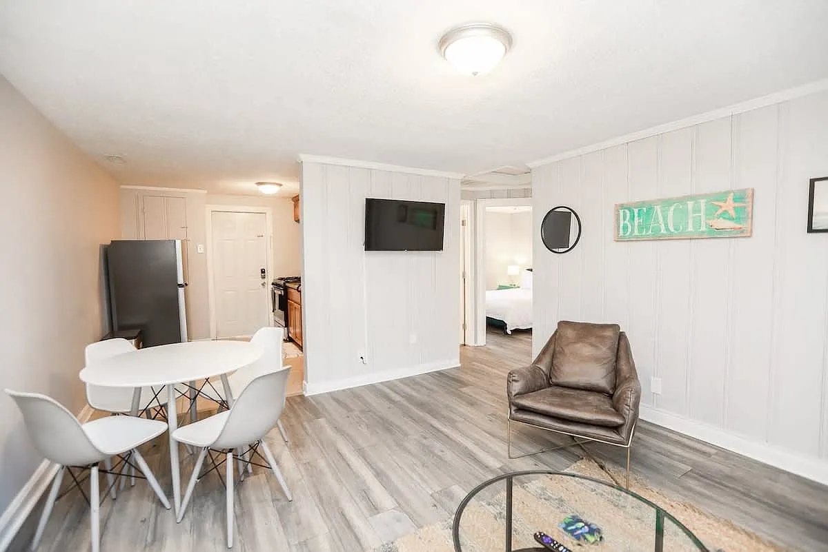 2 bed, 500 sqft, $2,400 — Photo 3