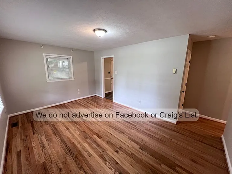 219 N Ingleside Dr — Photo 2