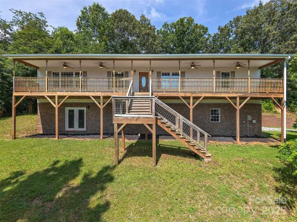 422 Day Lily Dr, Leicester, NC 28748