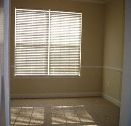 3rd image of 46013 W Westbury Blvd
