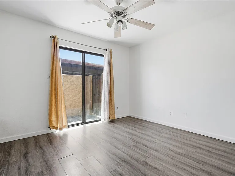 3102 E Clarendon Ave #110 — Photo 15