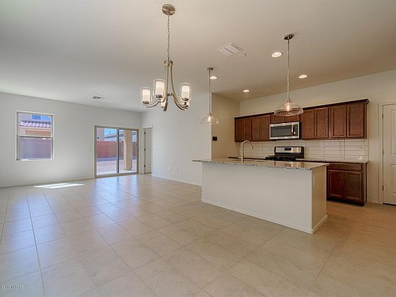 5th image of 952 E Empire Ln