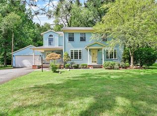 2400 W Hedgewood Dr, Westlake, OH