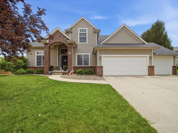 9 Brookline Ct, Bloomington, IL 61705