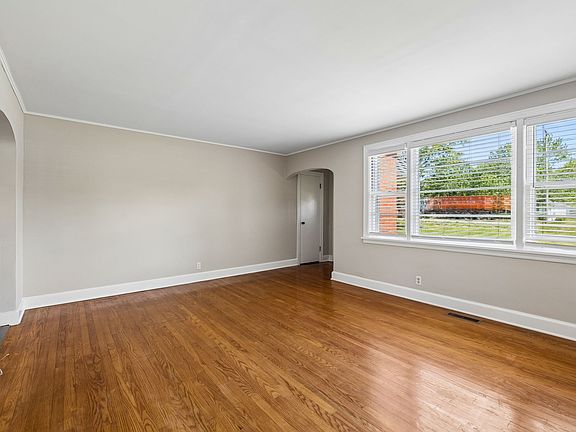 5th image of 1507 5th Ave W