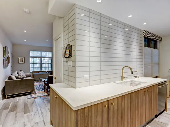2700 Revere St APT 143, Houston, TX 77098