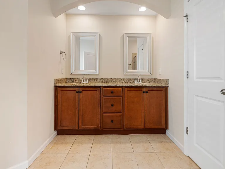 2084 Tanners Mill Dr — Photo 18