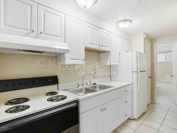 5th image of 1138 N Corona St APT 202