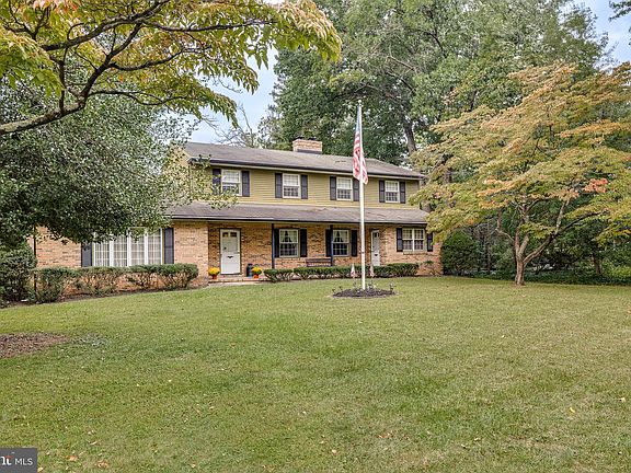 2nd image of 801 Perkins Ln