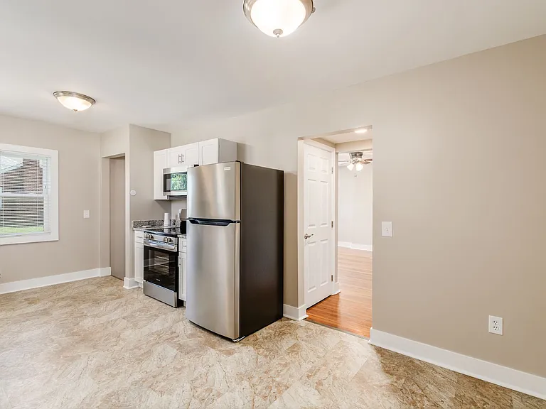 2215 Dresden St — Photo 15