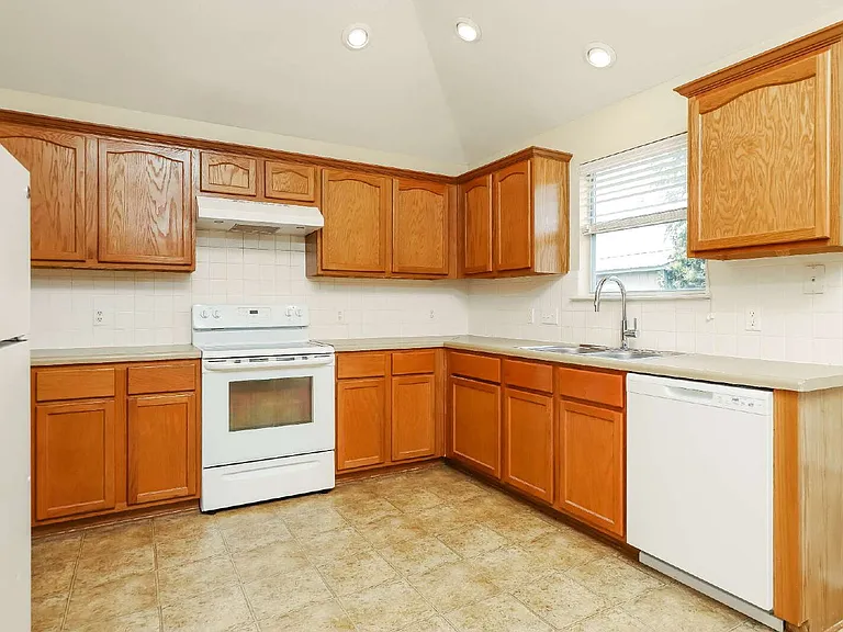 1561 Kenneys Way — Photo 9
