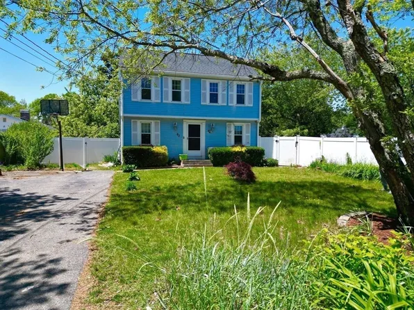 83 Beach St, Plymouth, MA 02360