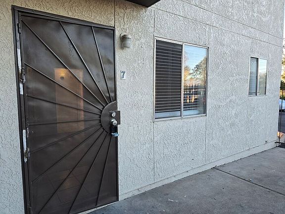 3rd image of 2843 E 17th St #7