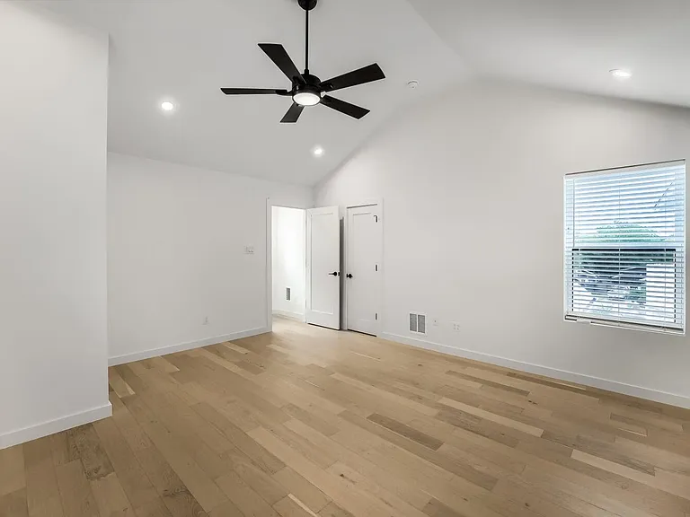 3204 Overcup Oak Dr #B — Photo 16
