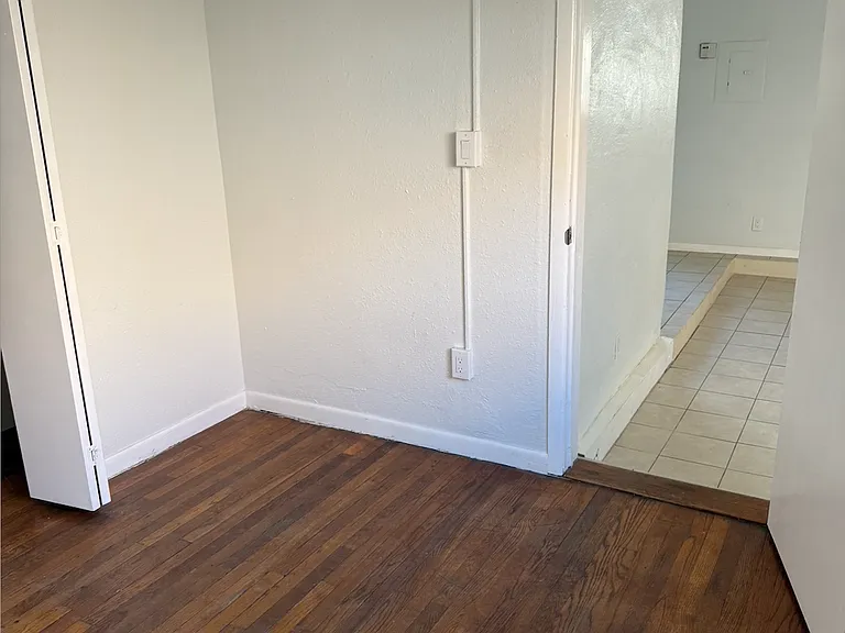 203 Vassar Dr SE #B — Photo 11