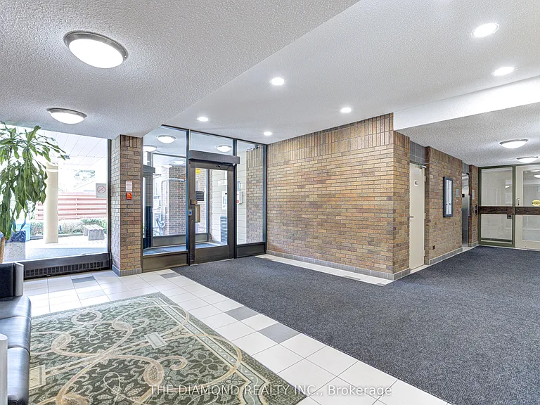 40 Sunrise Ave #301 — Photo 2