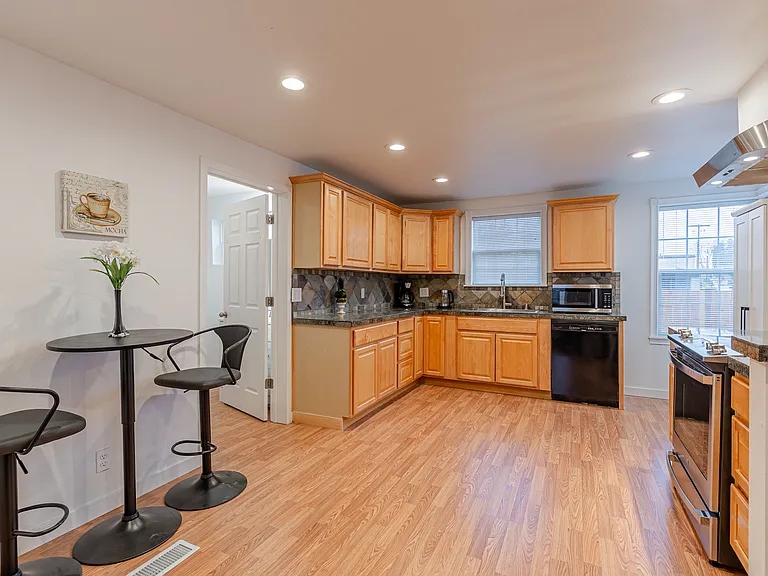 521 Williams Ave S — Photo 24