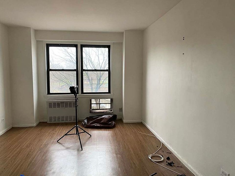 2nd image of 3555 Bruckner Blvd APT 4J
